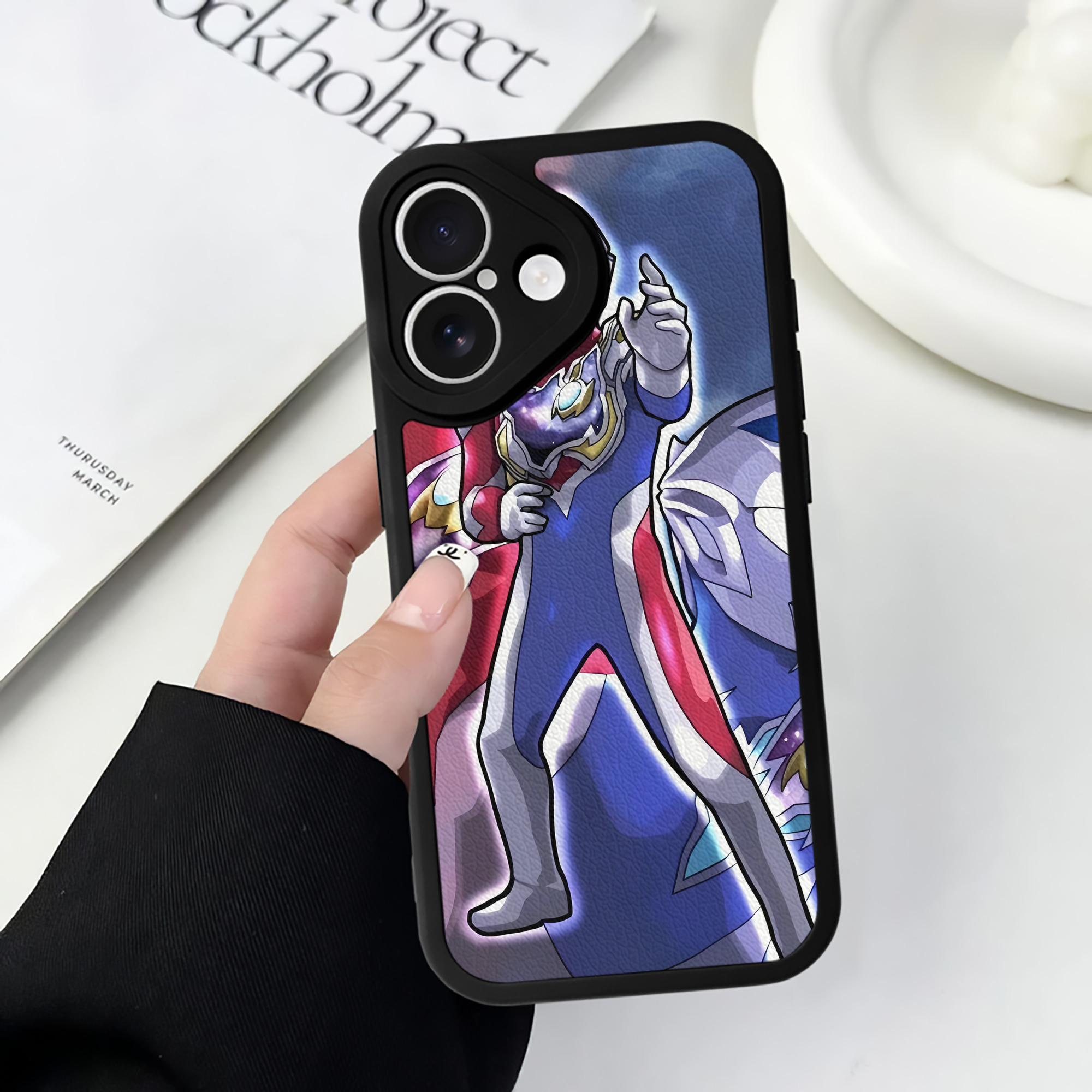（画像用） ウルトラマン Ultraman 【iPhone 16シリーズ対応】シリコンスマホケース（レザー調） 材質：シリコン